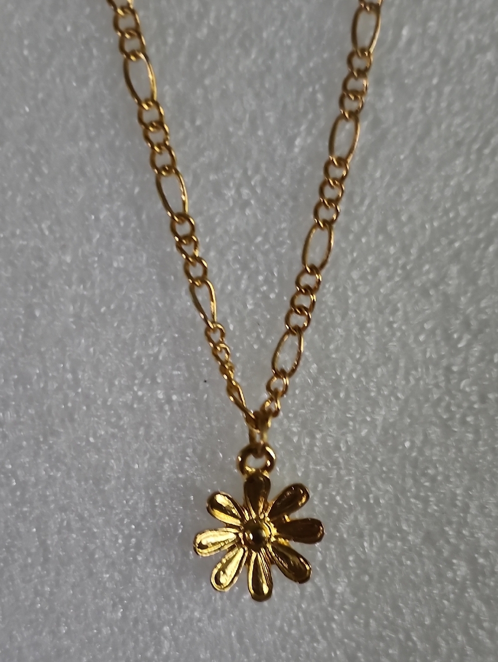 Hand Crafted Gold Daisy Pendant Necklace